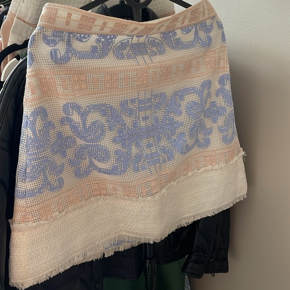$473🏷️ Alexis | ENZEL Mini Skirt Mediterranean White/Blue Embroidery Size S - Picture 6 of 12